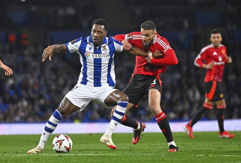 Noussair Mazraoui Absen Lawan West Ham: Cedera Ringan atau Ada Hal Lain?