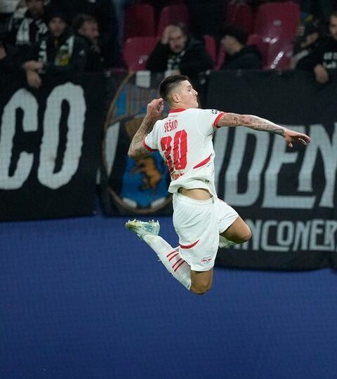 Demi Manchester United, Benjamin Sesko Rela Tolak Gaji Lebih Besar dari Newcastle