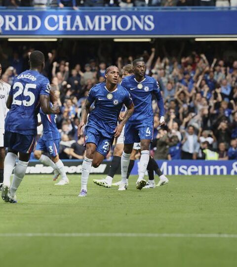 Kemenangan Penuh Kontroversi Chelsea atas Fulham: The Blues Naik ke Puncak Klasemen