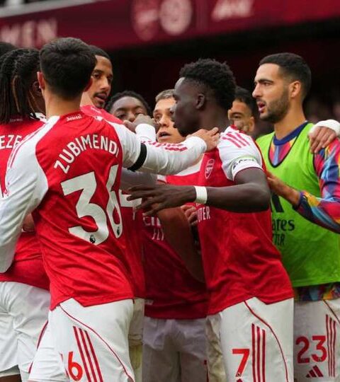 Premier League Berdarah Dingin: Liverpool Tumbang, Arsenal Ambil Alih Puncak Klasemen