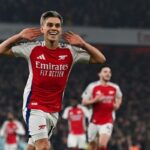 Semangat Persaudaraan: Bonek Kawal Bus Arema FC Tanpa Kendaraan Taktis, Mengirim Pesan Damai dari Surabaya